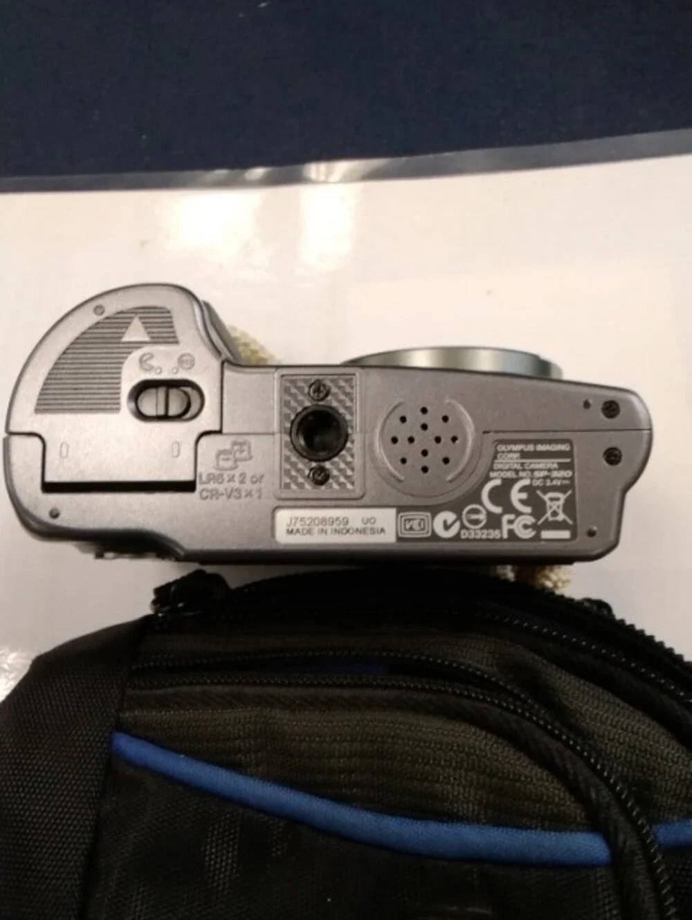 Olympus compact digital camera in silver-gray finish 7.1 Megapixel